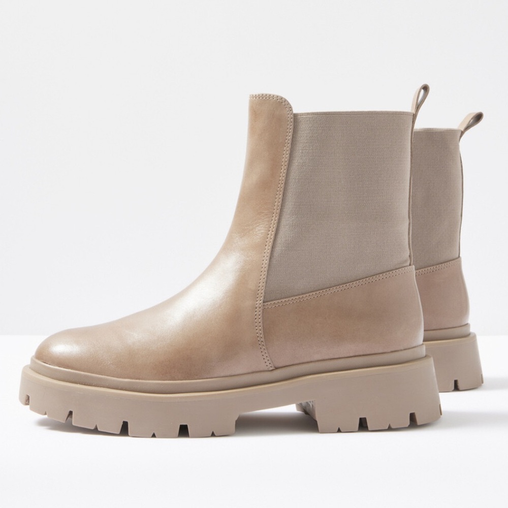 Schutz Billie Casual Size:7.5, Color: Mocaccino